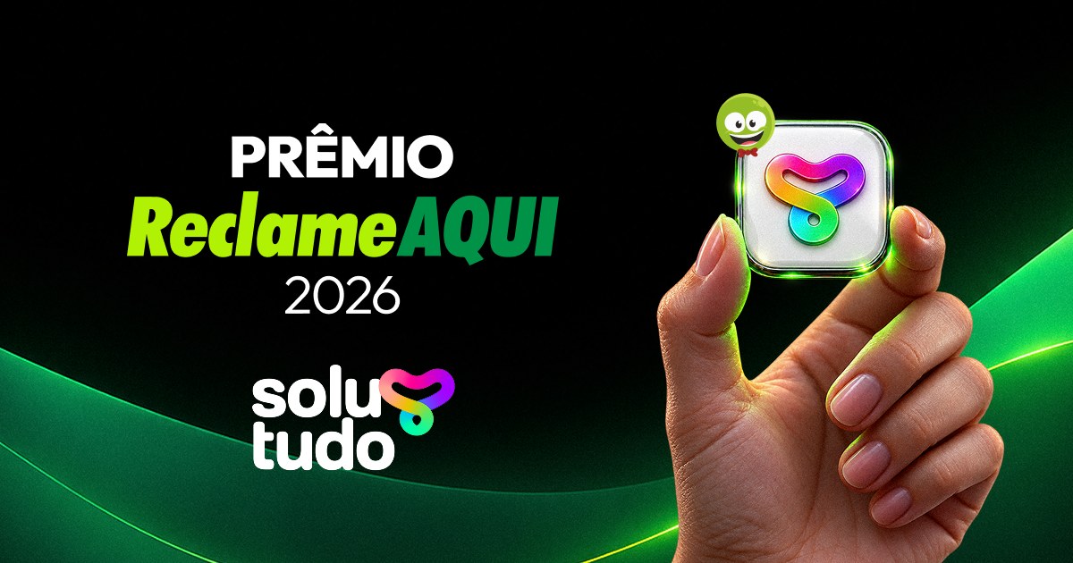 Prêmio Reclame AQUI 2026 e logo da Solutudo, com a mão segurando o ícone do app Solutudo